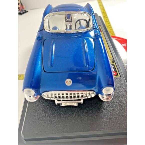 Road Tough 1957 Chevy Corvette 1:24 Scale Diecast Model Car With Plastic Stand - Picture 11 of 16